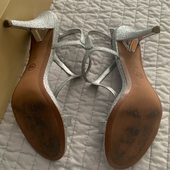 Michael Kors -Arden mid heel. Fine pixie glitter. - Picture 3 of 4